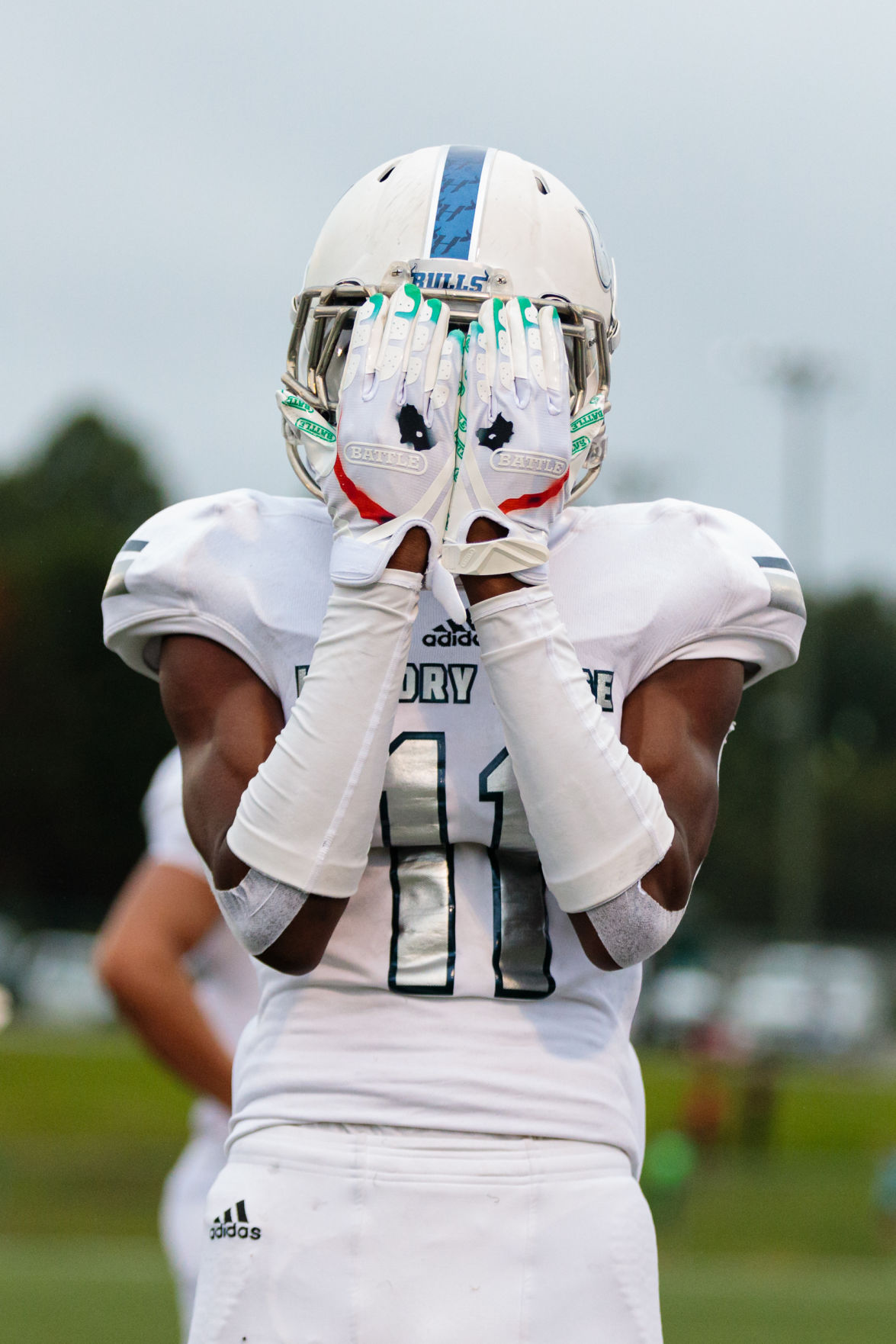 The Ragin' Bulls come from behind in the Battle of the Horns to defeat the Vikings 27-20.